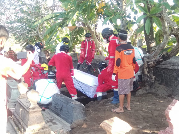 Pemakaman Covid 19 Dusun Rogobangsan