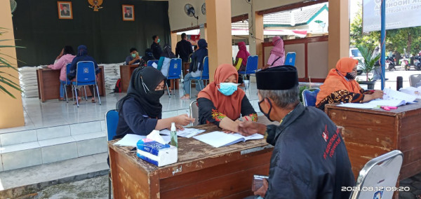 Pembagian Bansos dari Kemensos Berupa Beras 10 kg