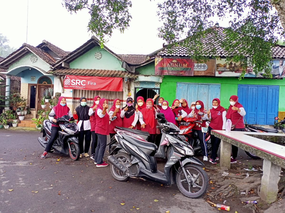 Mengikuti senam massal dari dusun Rogobangsan