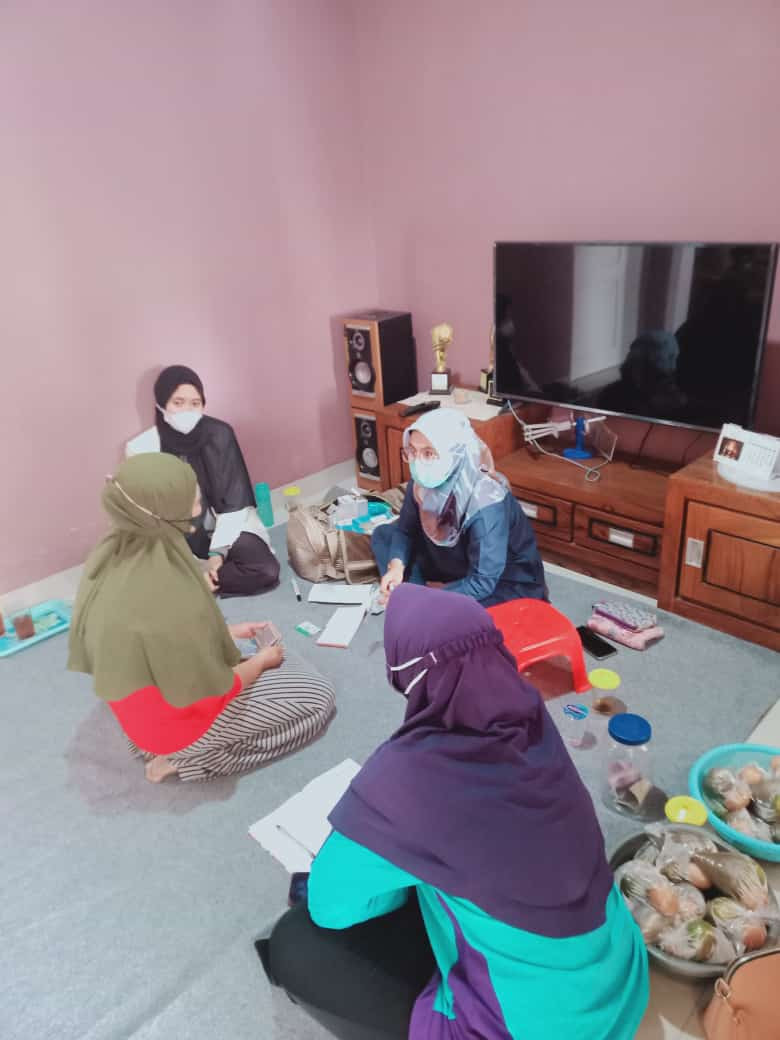 Pemberian obat dan penyuluhan lansia