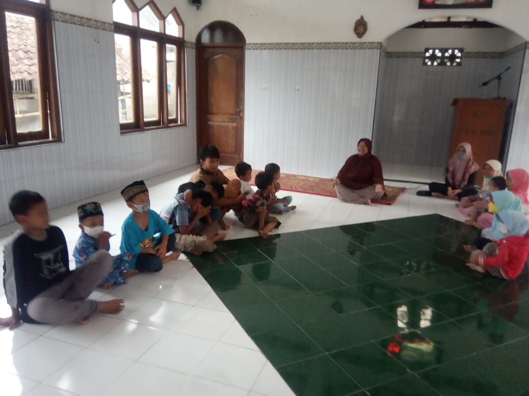TPA RW 04 di masjid At Taubah Rogobangsan