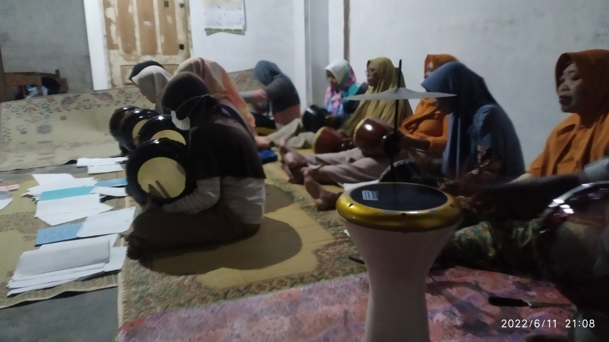 Latihan rutin Hadroh Al Hidayah
