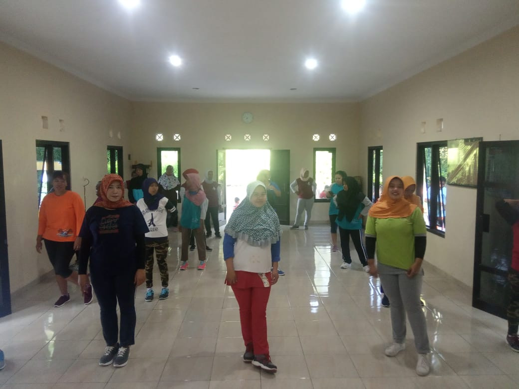 Senam pinggir kali opak Rogobangsan