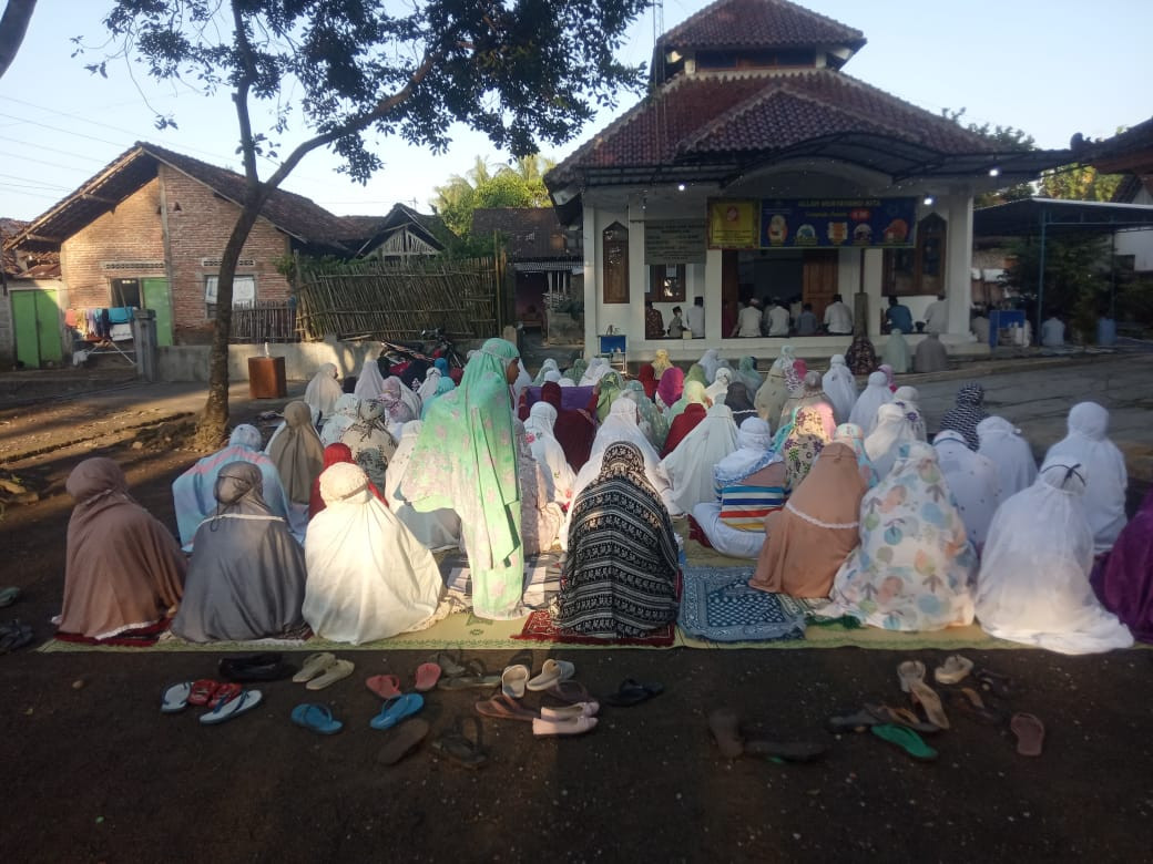 Sholat idul adha di masjid At Taubah Rogobangsan RW 04
