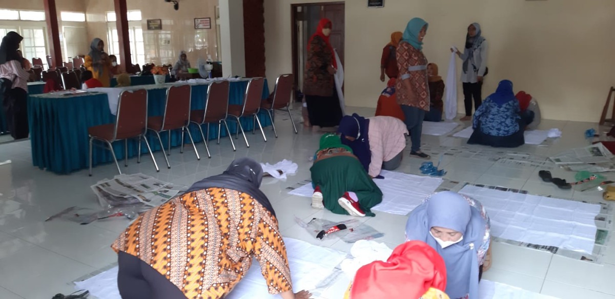 Sekolah Keterampilan Membuat Jilbab Jumput