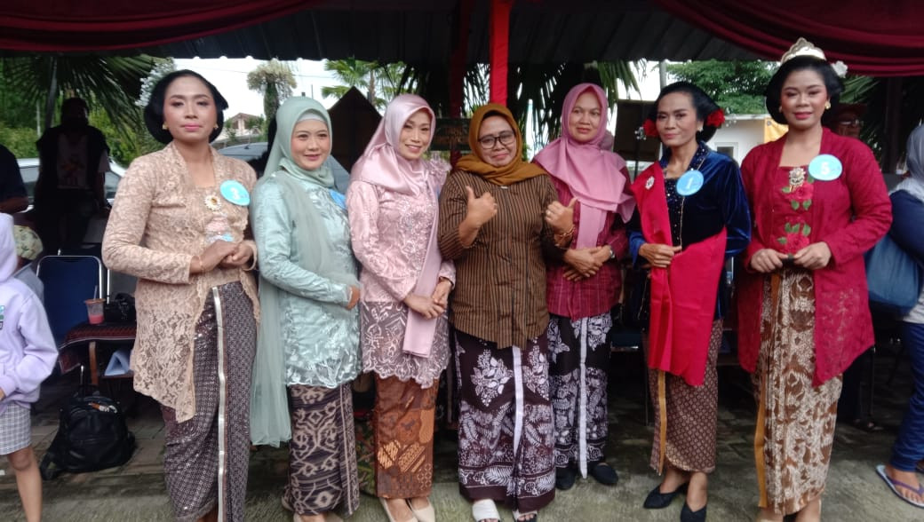 Lomba Busana Kebaya