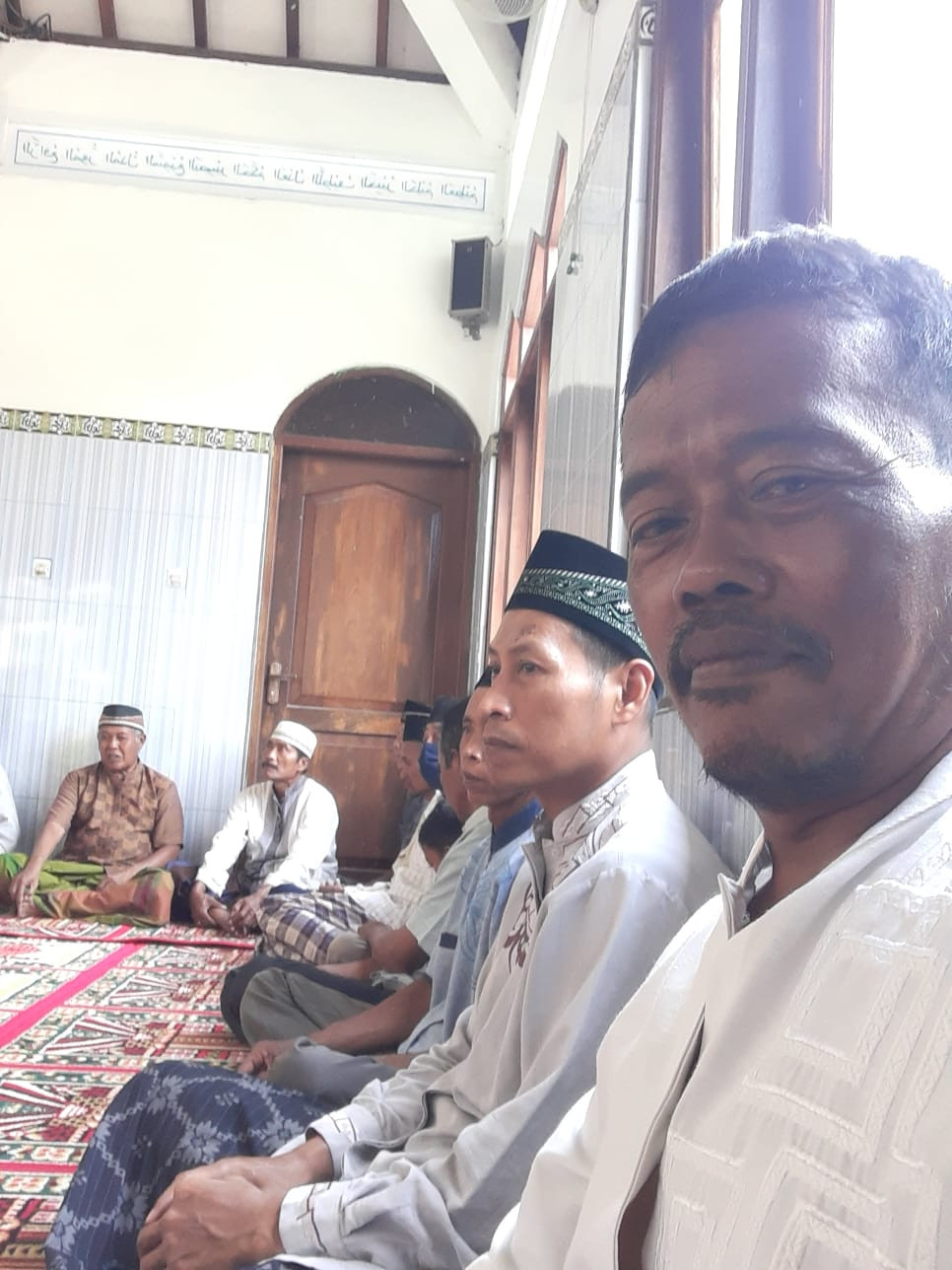 Sadranan di masjid at Taubah Rogobangsan