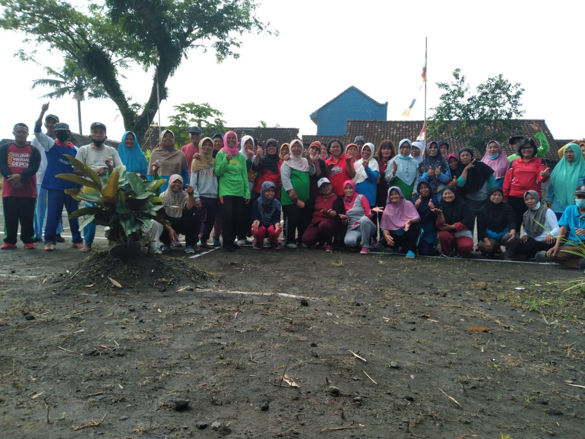 Foto bersama setelah senam