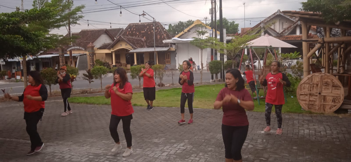 Senam Sleman Bangkit oleh Ibu-Ibu Padukuhan Koroulon Lor