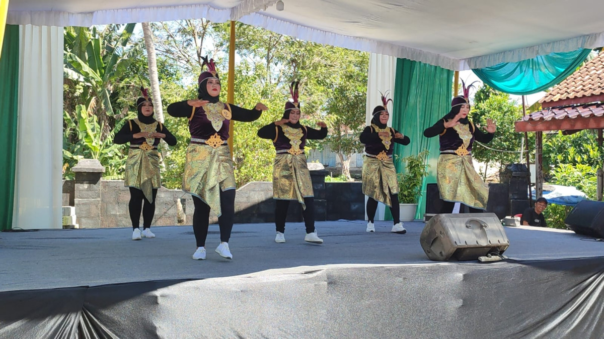 Kegiatan ikut lomba senam di kalurahan bimomartani