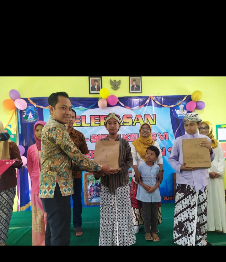 Kegiatan kelulusan SDN Koroulon 1