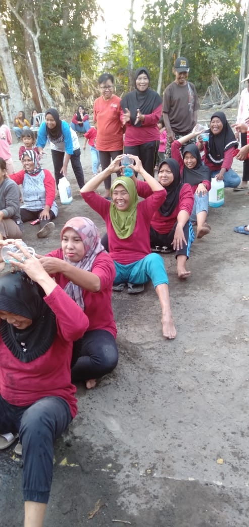 Lomba Agustusan ibu - ibu PKK dusun Krebet