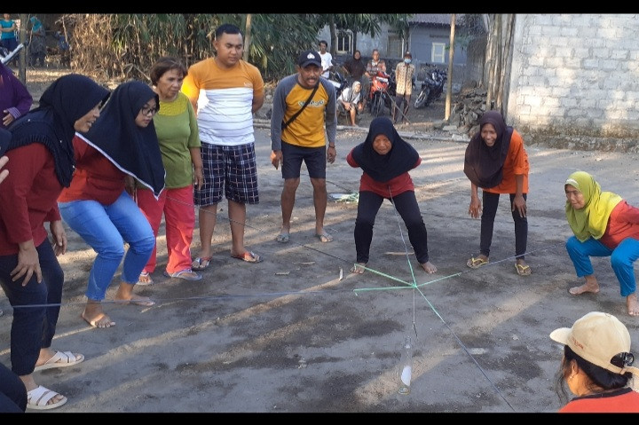 Masukkan paku dalam botol
