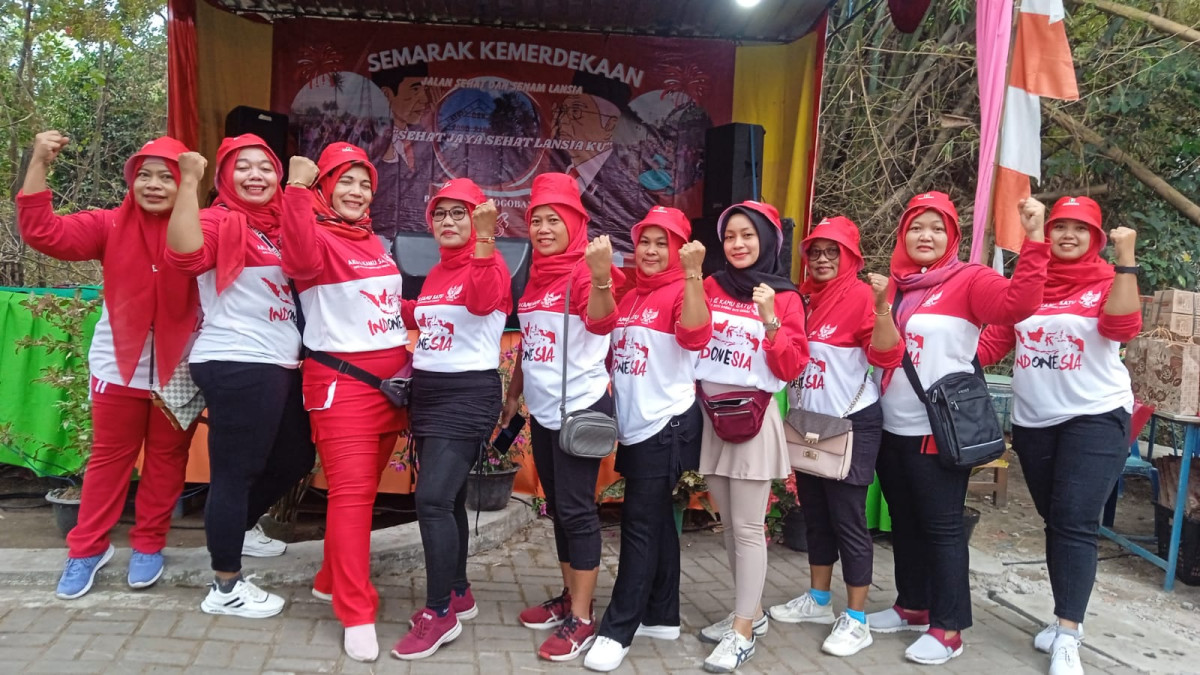 Senam dan jalan sehat lansia Rogobangsan