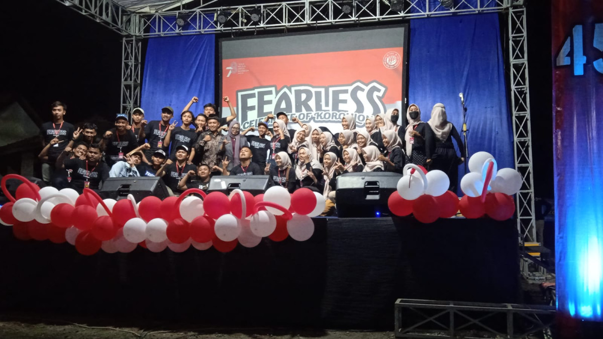 Pemuda Pemudi Koroulon Kidul bersama Lurah Bimomartani Daam Kegiatan Peringatan Hari Kemerdekaan Indonesia