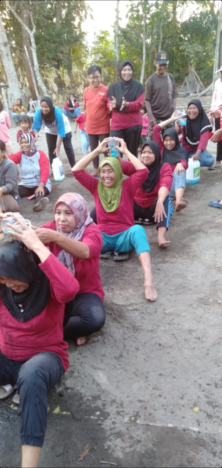 Lomba estafet air ibu² RT 03 dusun Krebet