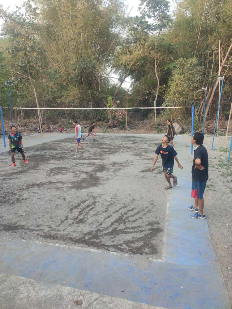 Latihan voli muda dan BPK " Rogobangsan