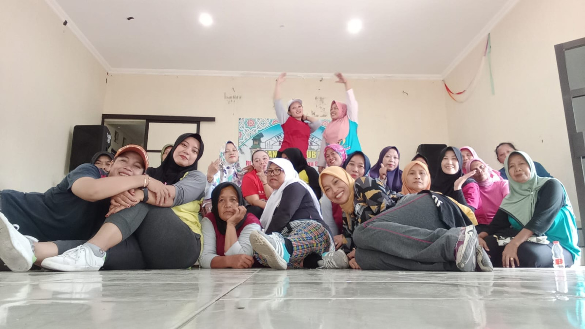 Senam rutin RW 04 Rogobangsan