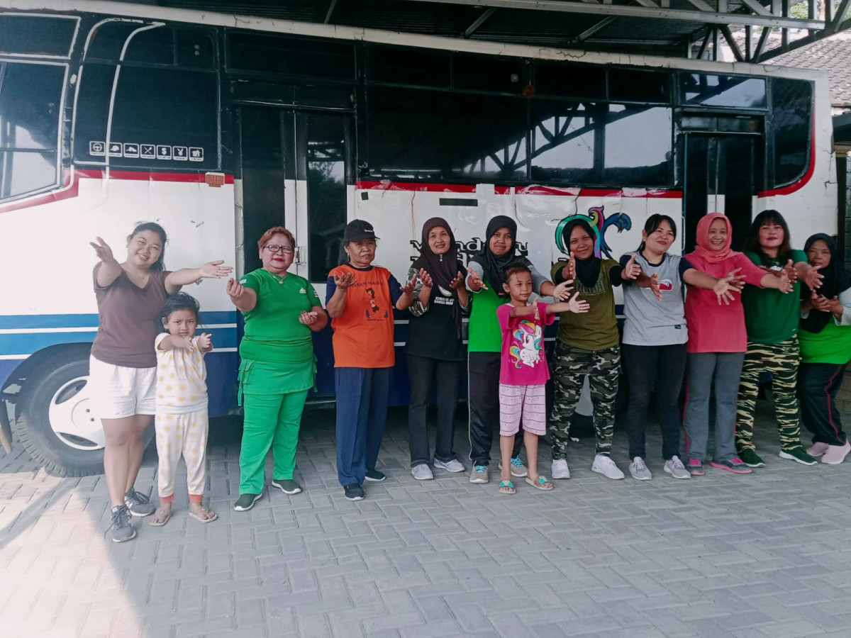 Keriaan Warga Koroulon Lor seusai mengikuti Senam