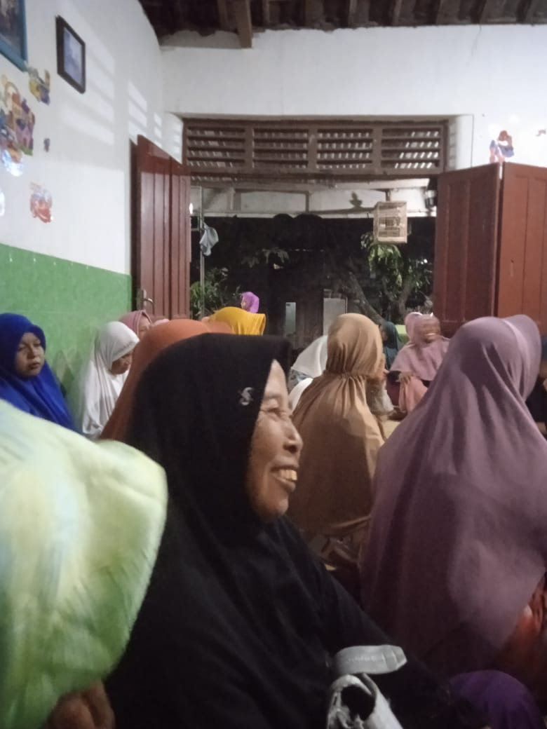 Yasinan rutin malam jum'at dusun Krebet