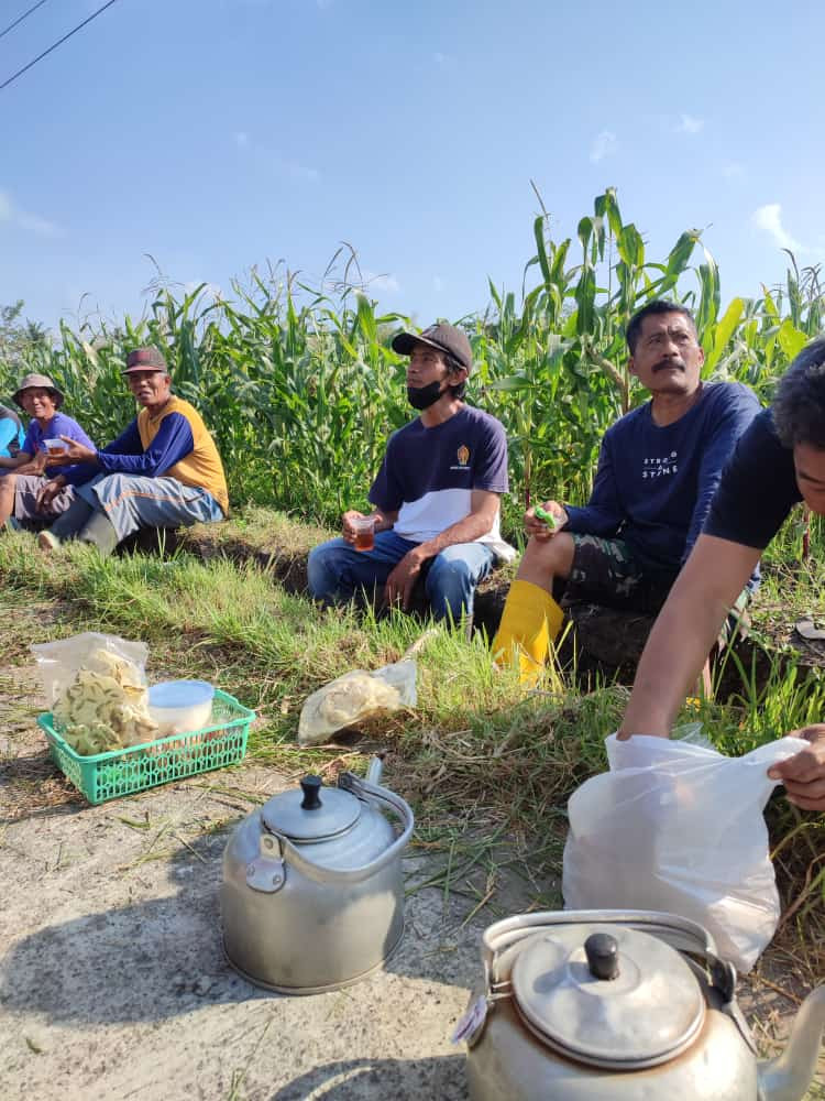 Gotong Royong bersih " irigasi serentak di dusun Rogobangsan