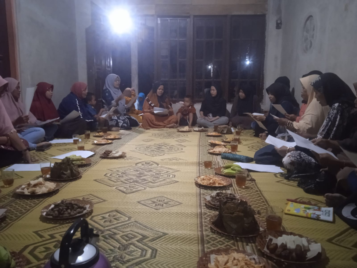 Pertemuan rutin  ibu-ibu tegal jaten balong