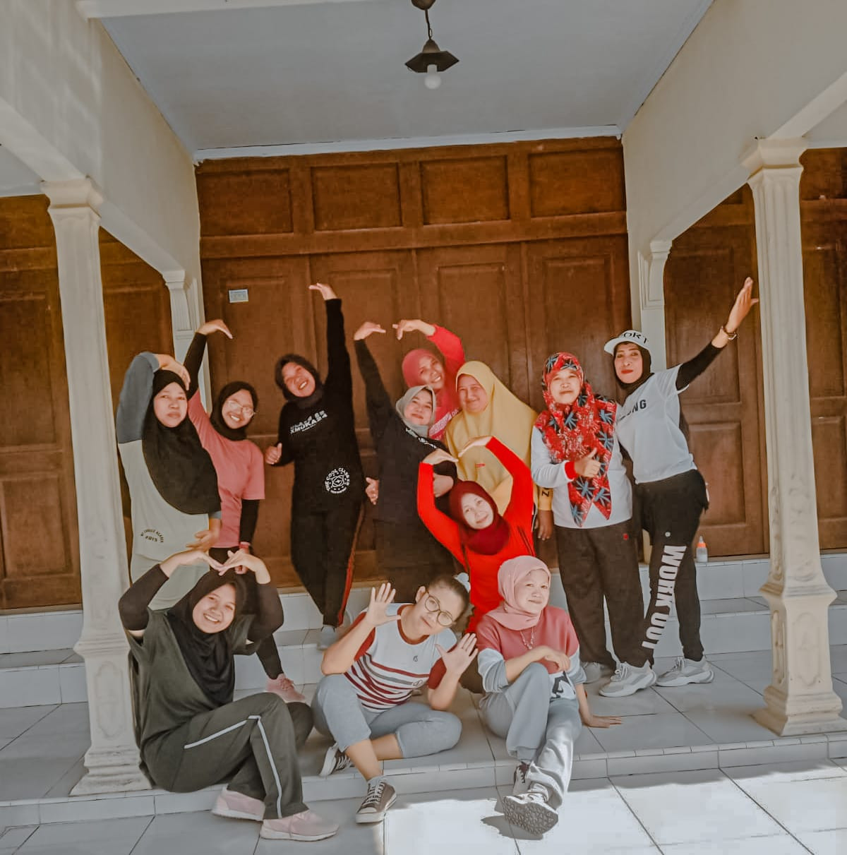 Senam rutin Minggu pagi RT 01 pondok kragilan