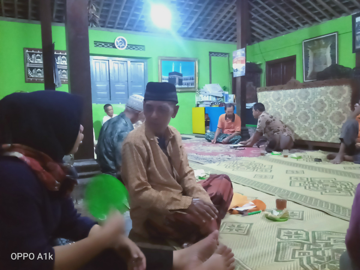 Pertemuan rutin kelompok tani dan donopraloyo
