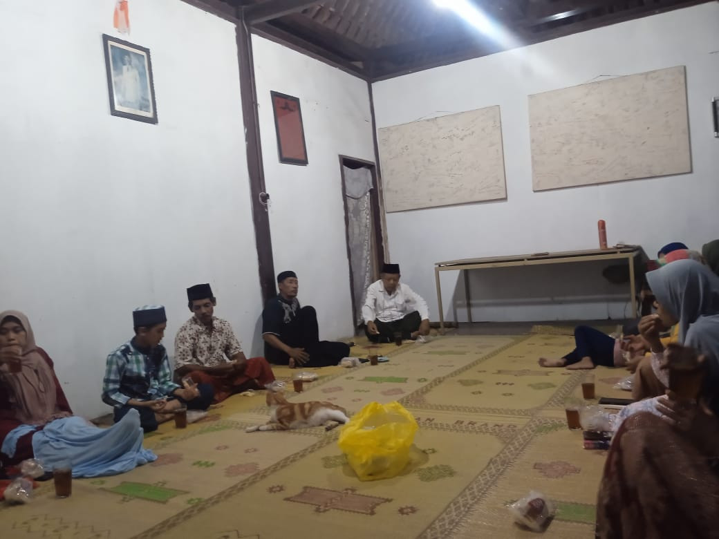 Yasinan rutin malam Jumat RT 02 kragilan