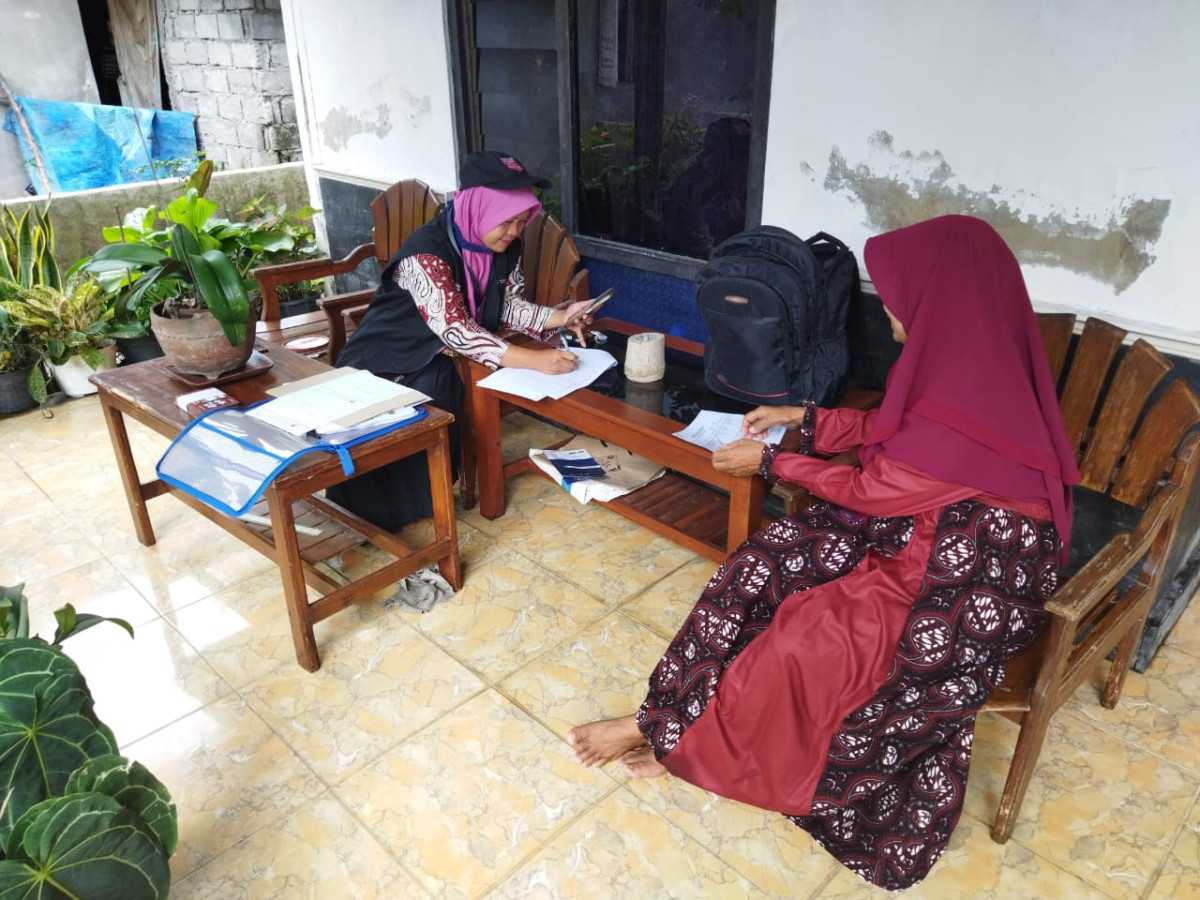 Kader melakukan Pendataan di Sorasan