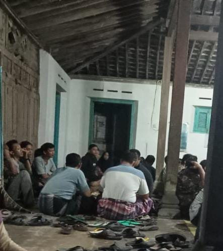 Rapat pemuda dusun koroulon kidul dalam persiapan acara jathilan gondang pusung