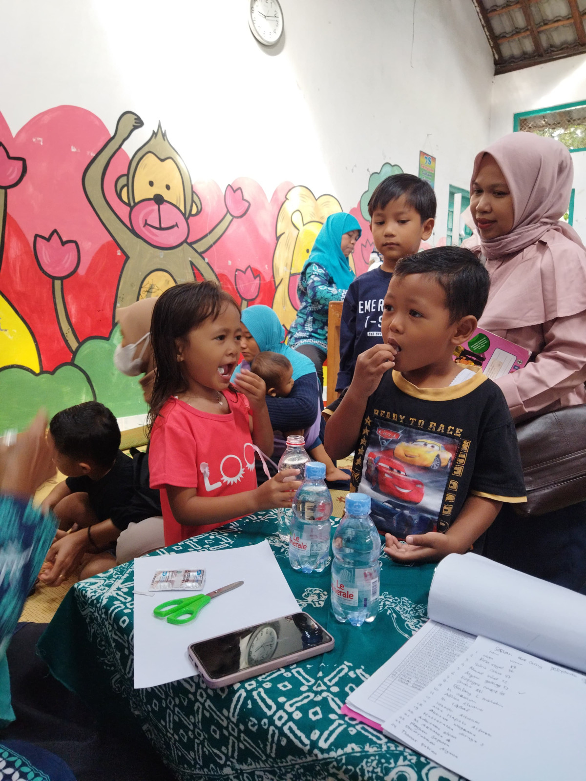 Posyandu Dan pemberian obat cacing di Sorasan