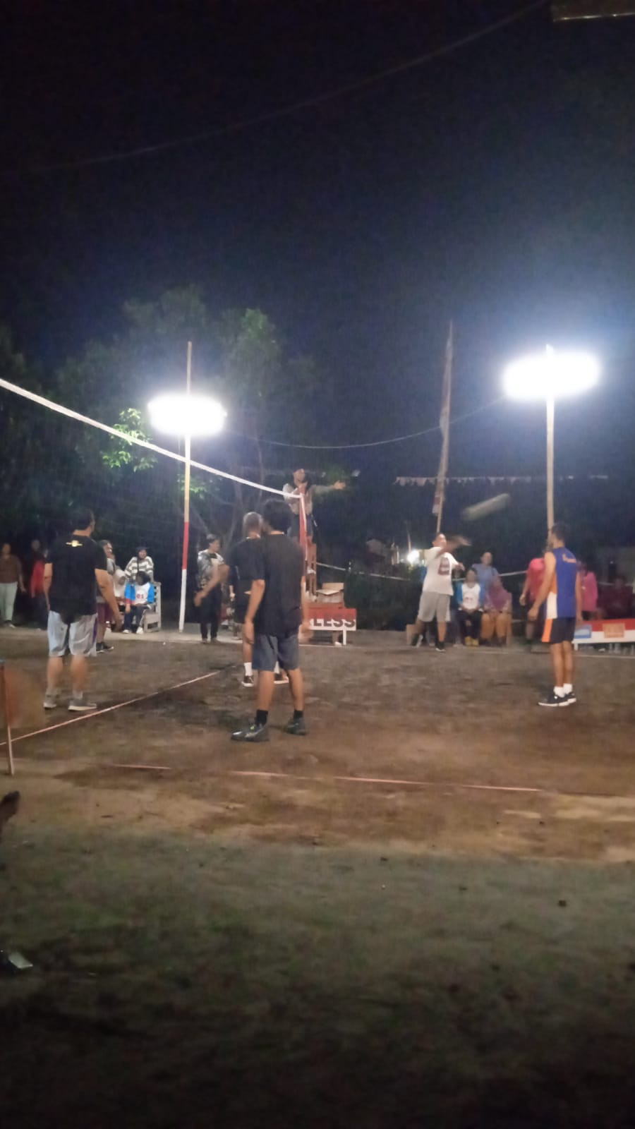 Kegiatan Voli Antar RT Dusun Koroulon KIdul ( Bapak2 RT 1 dan RT 4)