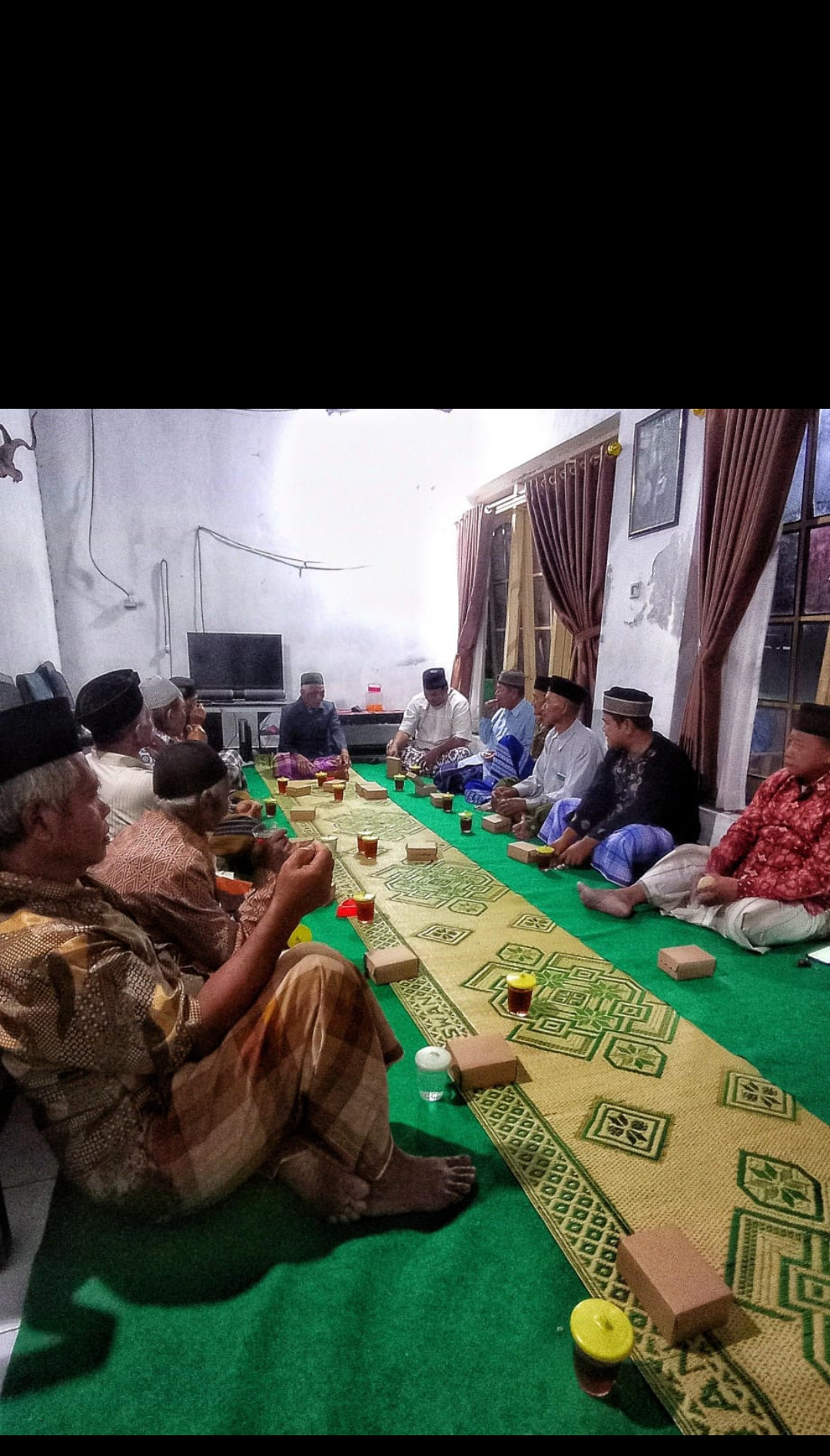 Pertemuan Rutin Bapak-bapak RT 03/RW 08 Macanan