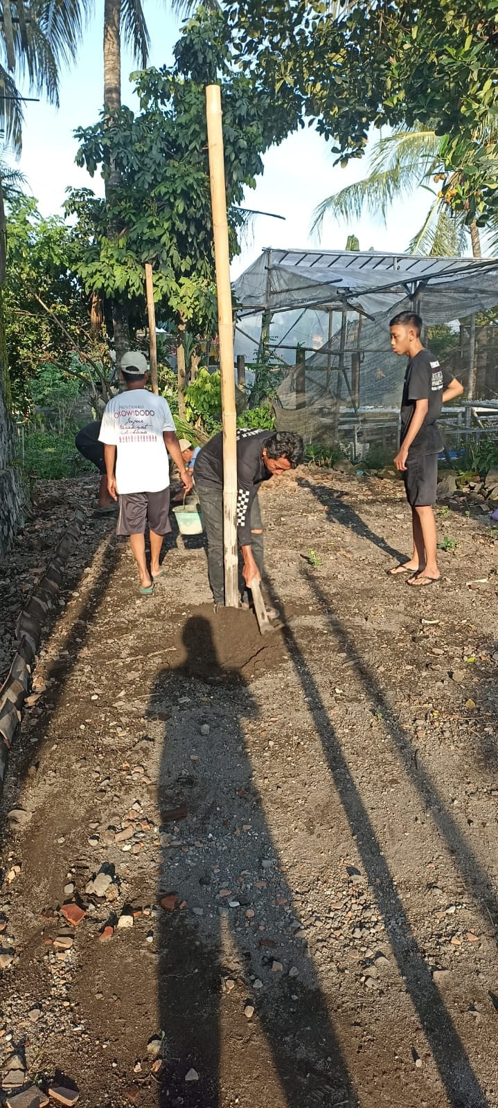 Gotong royong warga RT 04 dusun Kalibulus