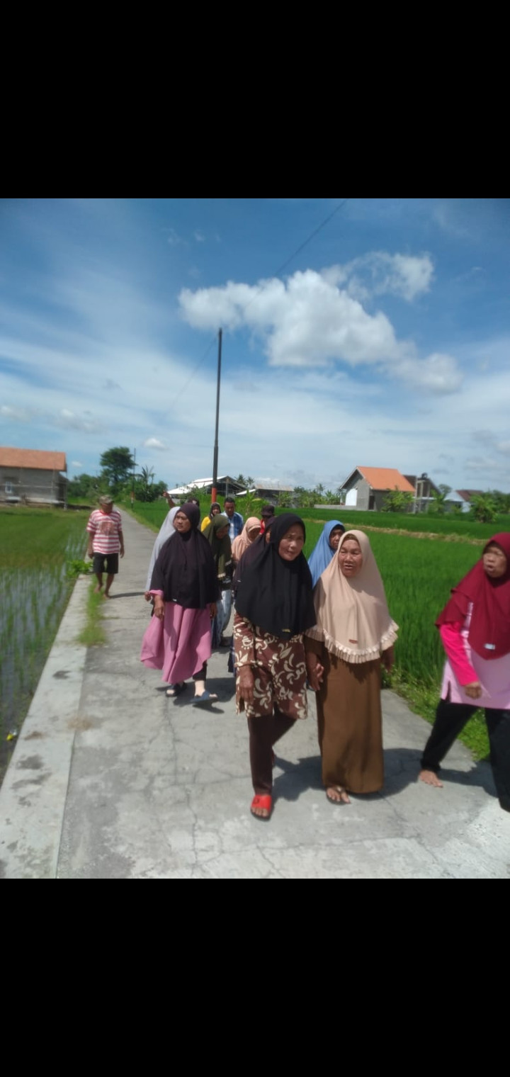 Jalan sehat lansia dusun Krebet