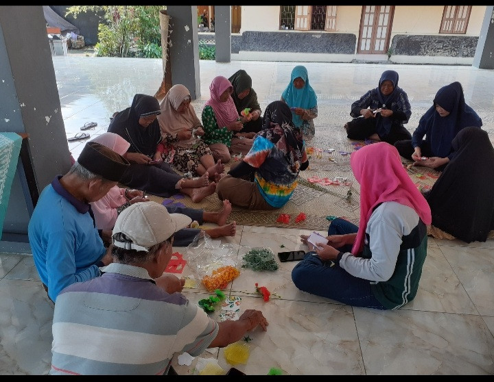 Sekolah lansia Krebet