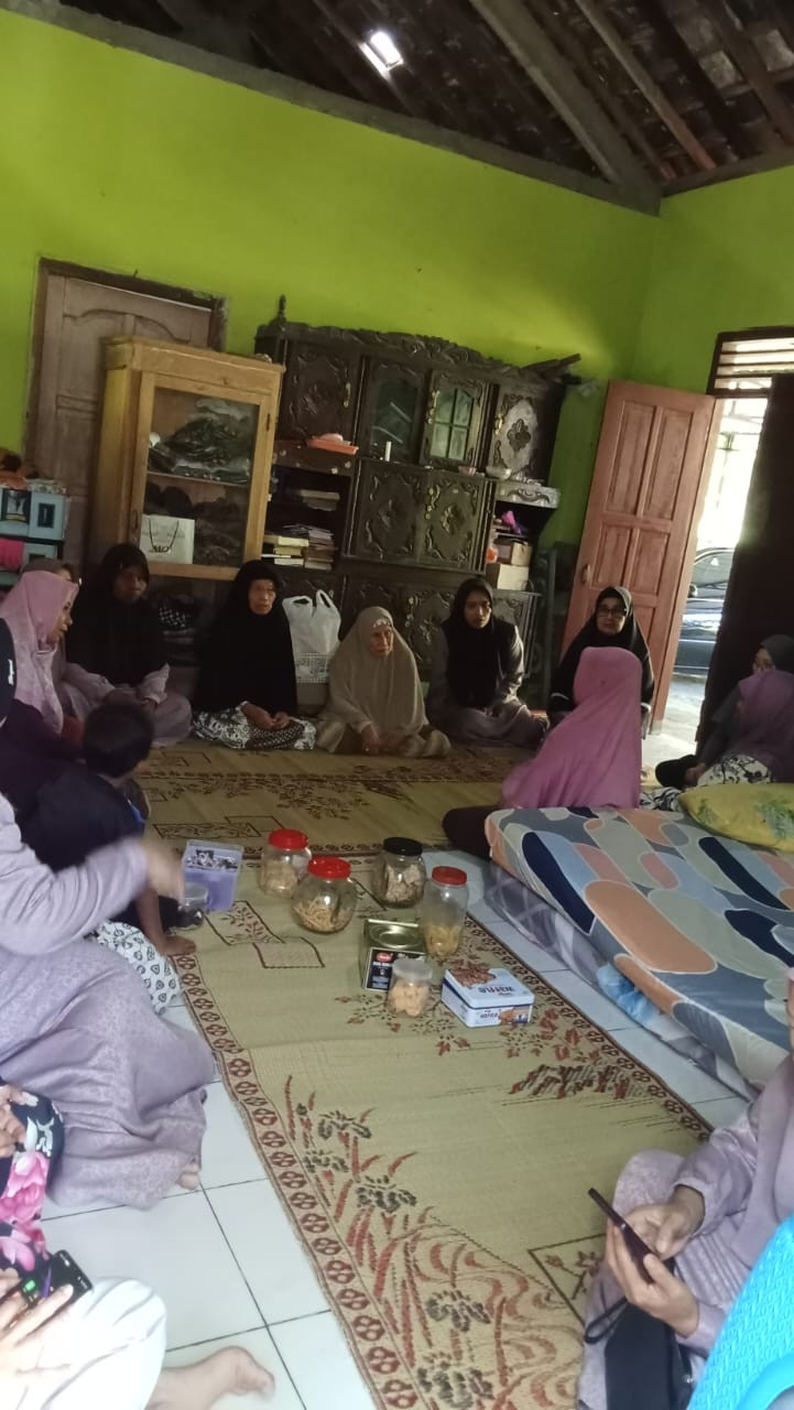 Kegiatan menjenguk warga yg sakit di Sorasan