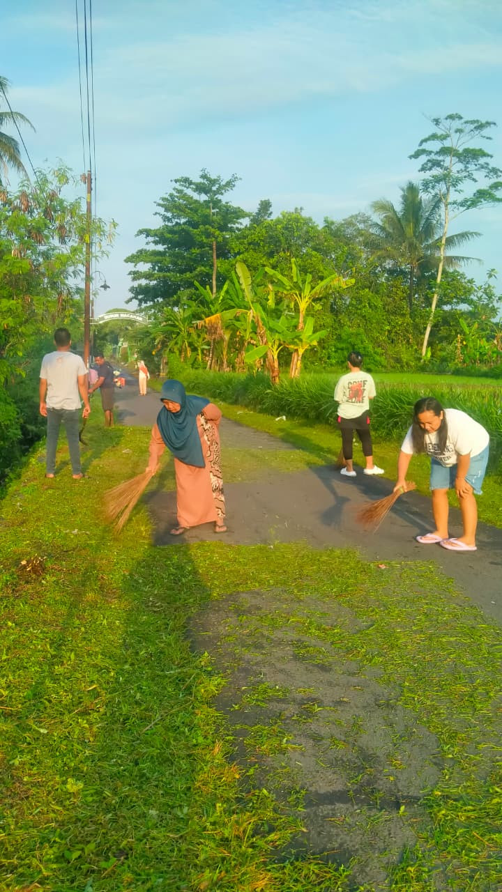 Gotong Royong Dusun Macanan