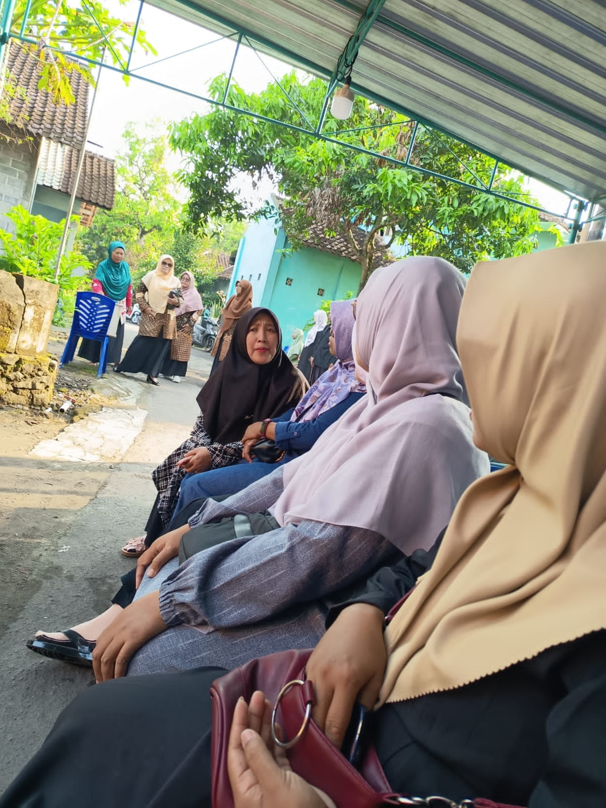 Warga Sorasan ber Taziah dirumah duka