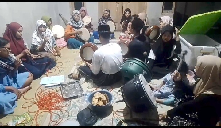 Latihan hadroh ibu-ibu tegal jaten balong