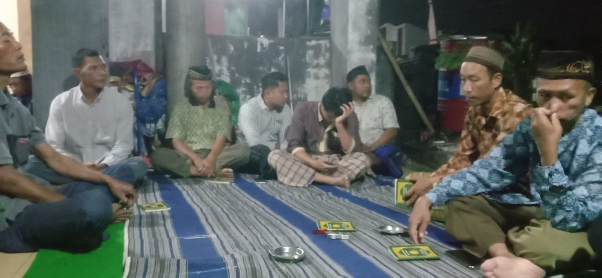 Yasinan rutin mlm jumat bapak - bapak dusun koroulon Kidul