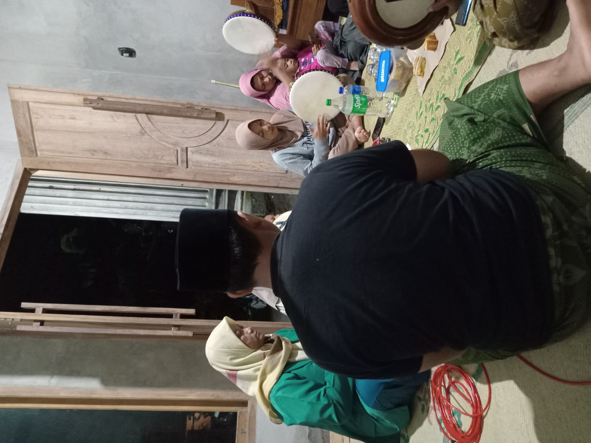 Latihan hadroh ibu-ibu tegal jaten balong