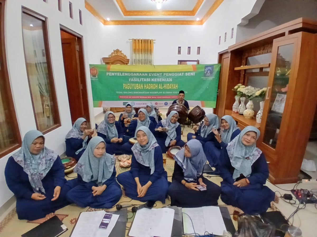 Persiapan pentas hadroh ibu-ibu tegal balong