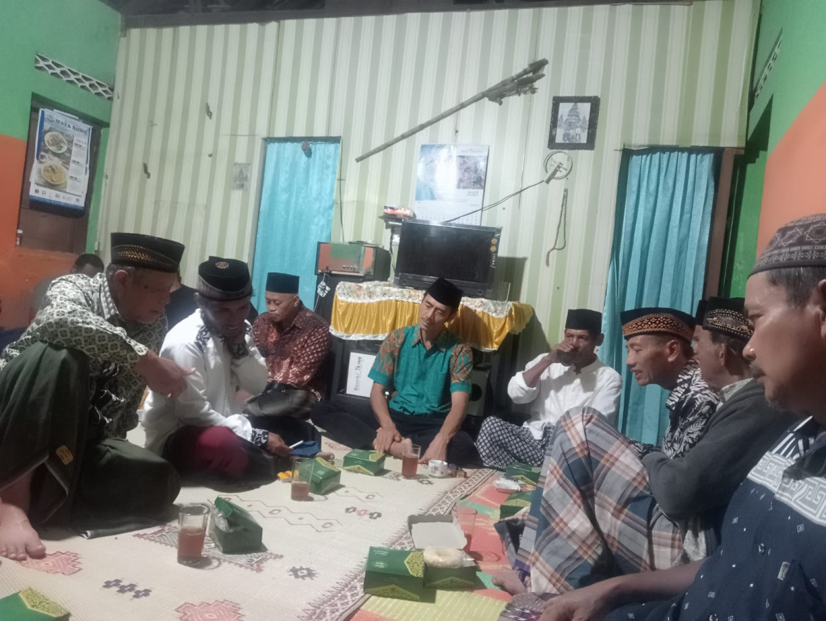 Warga Kragilan adat Tahlil