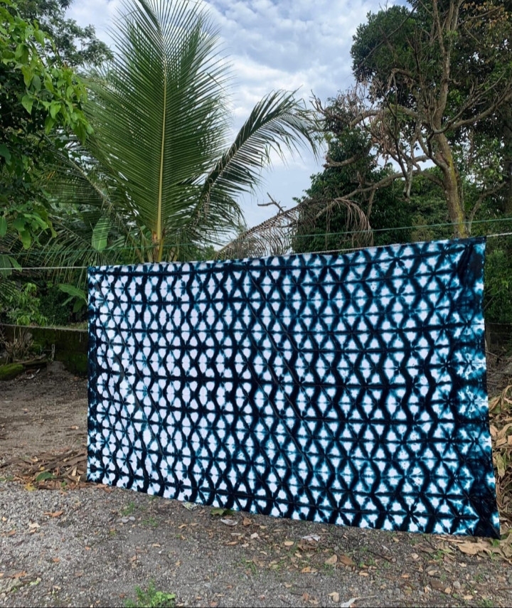 Kader Kragilan mengikuti kegiatan batik shibori