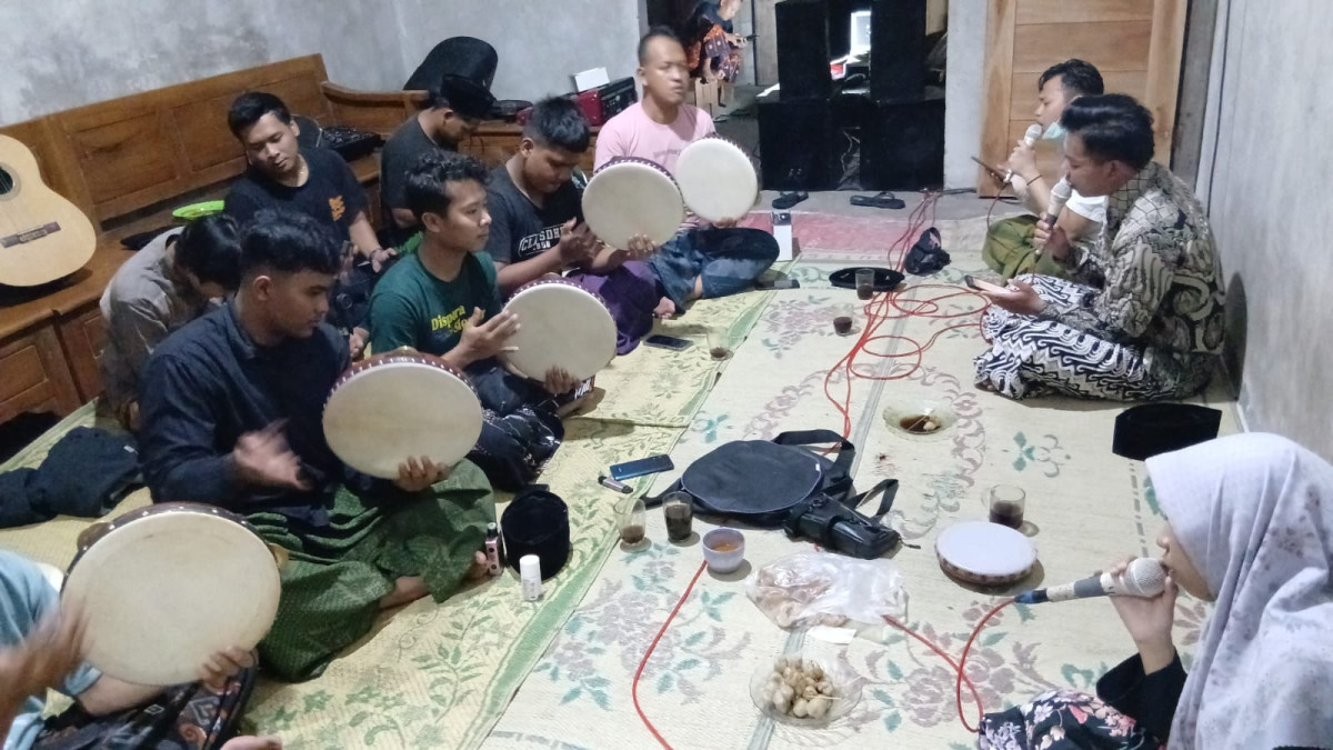 Latihan hadroh tegal jaten balong