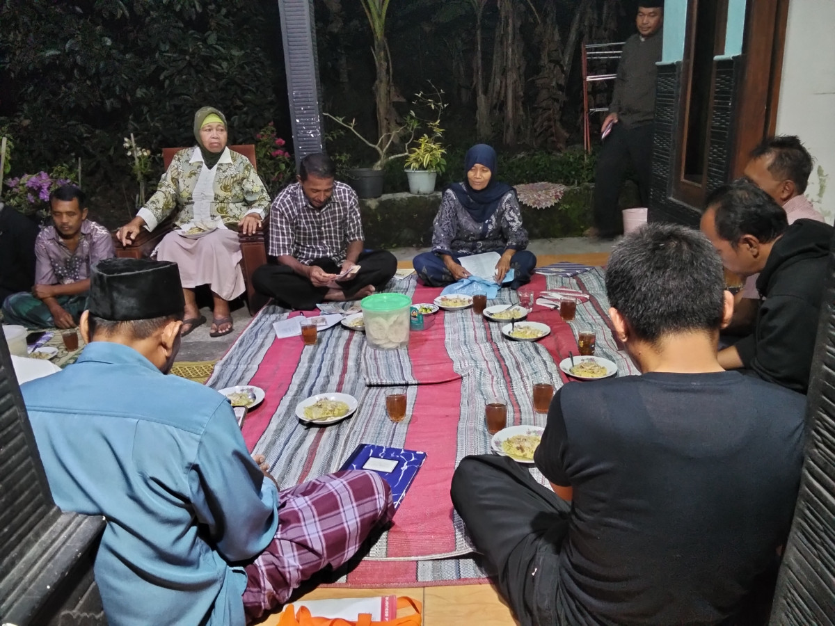 Pertemuan rutin RW 05