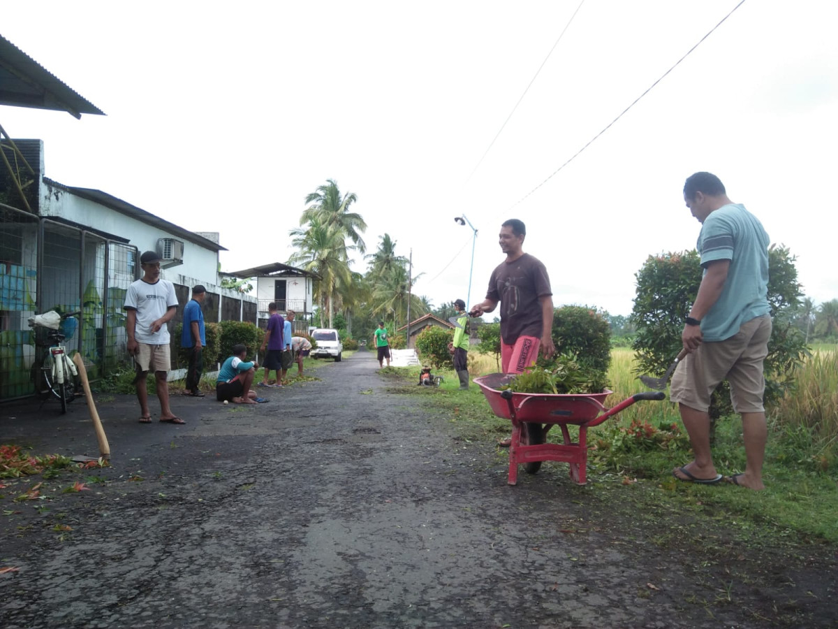 Gotong Royong warga Sorasan