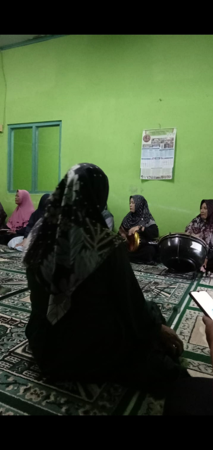 Latihan hadrohn ibu2 cokrogaten